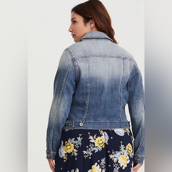 Torrid DISTRESSED JEAN JACKET Size 3 - Picture 4 of 12